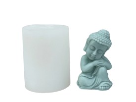 Molde silicona buda apoyado sobre rodilla 